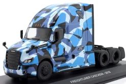Freightliner Cascadia Sattelzugmaschine 2018 blau / tarnfarben 1:43 Hachette