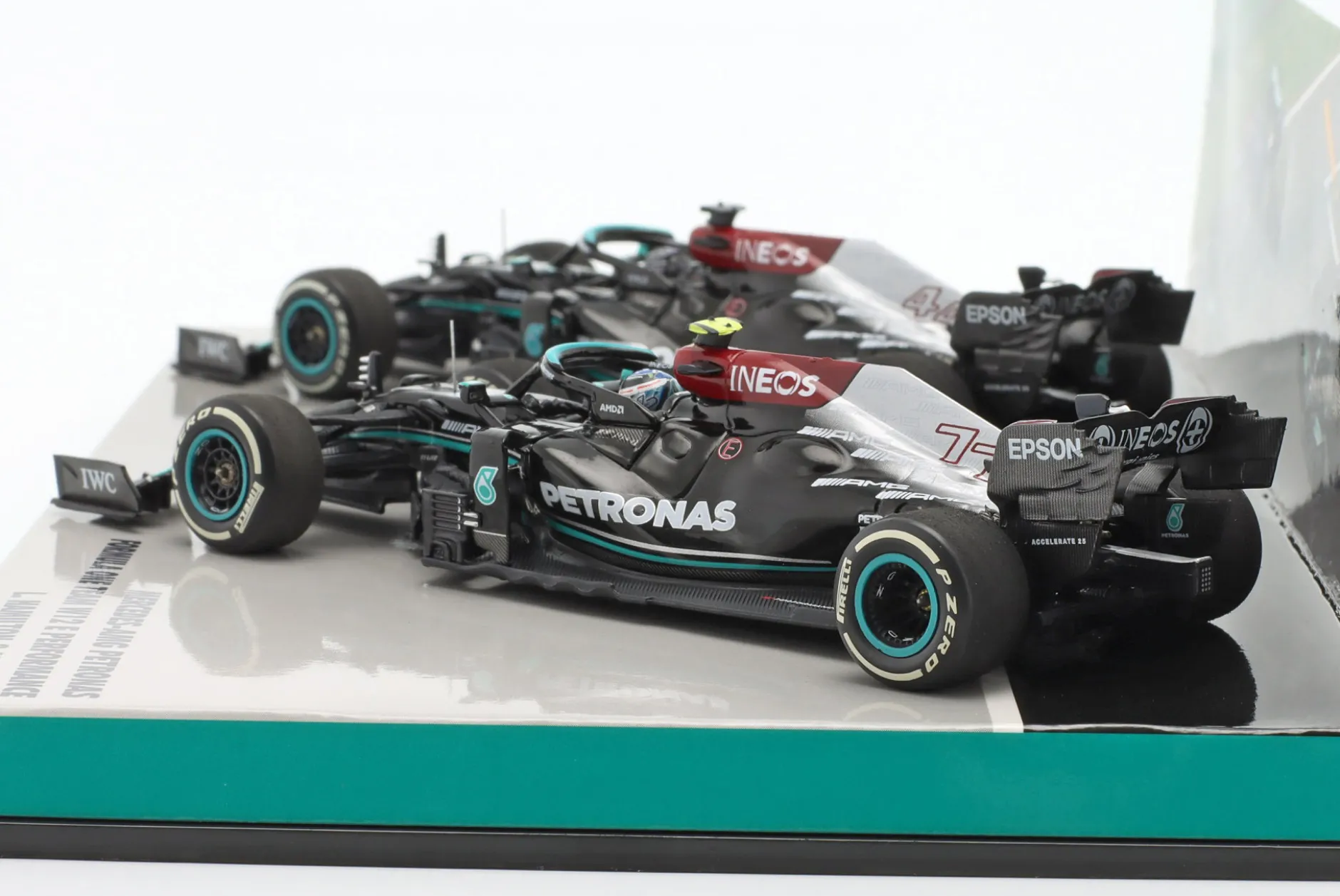 Hamilton #44 & Bottas #77 2-Car Set Mercedes-AMG F1 W12 Formel 1 2021 1:43 Minichamps