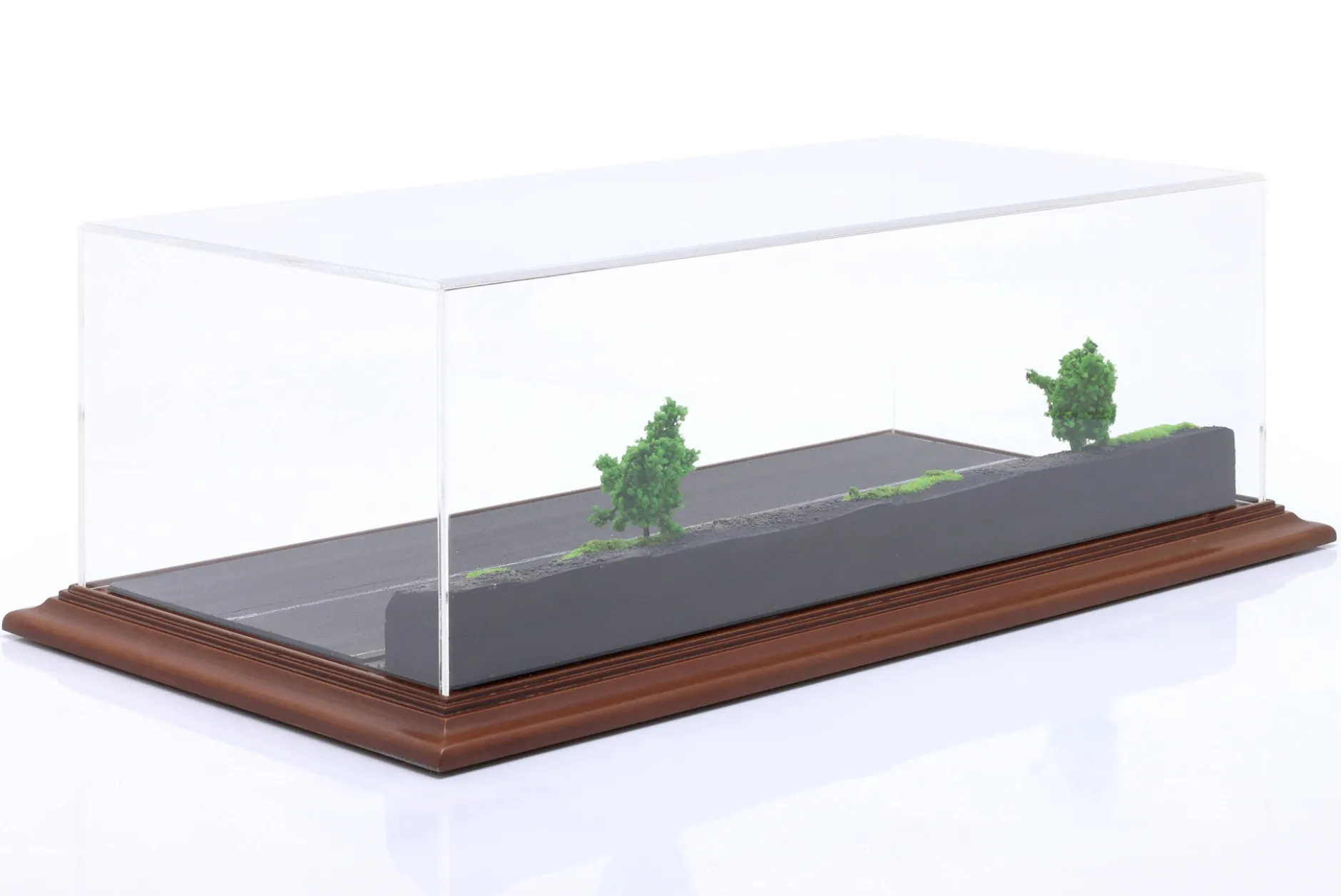 Hochwertige Acryl Vitrine mit Diorama-Bodenplatte Forest Road 1:43 Atlantic