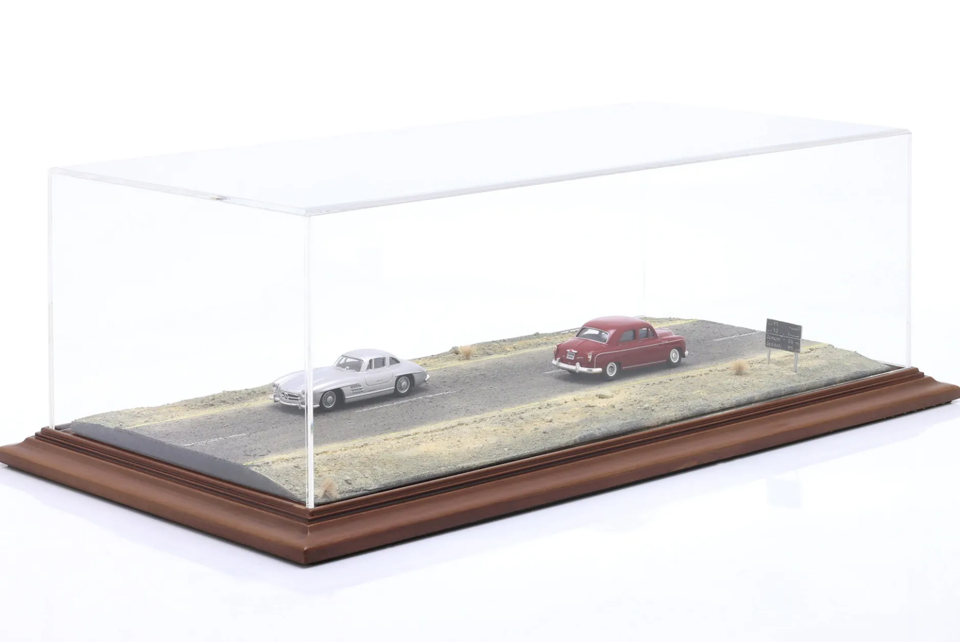 Hochwertige Acryl Vitrine mit Diorama-Bodenplatte Middle East Desert 1:43 Atlantic