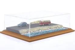 Hochwertige Acryl Vitrine mit Diorama-Bodenplatte Ocean Drive 1:24 / 1:18 Atlantic