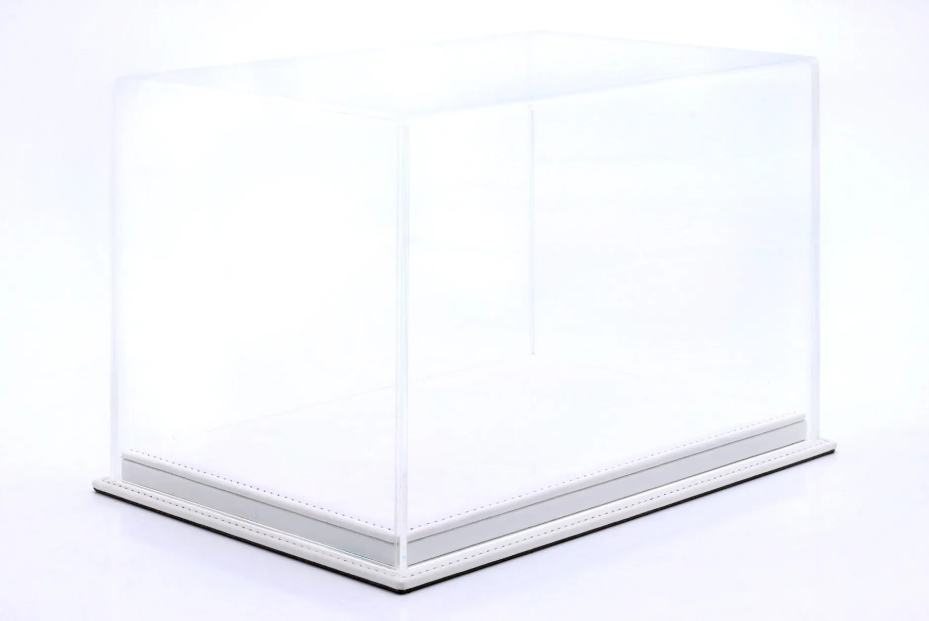 Hochwertige Acryl-Vitrine Mulhouse mit weißem Ledee-Boden für Helme 1:2 Atlantic