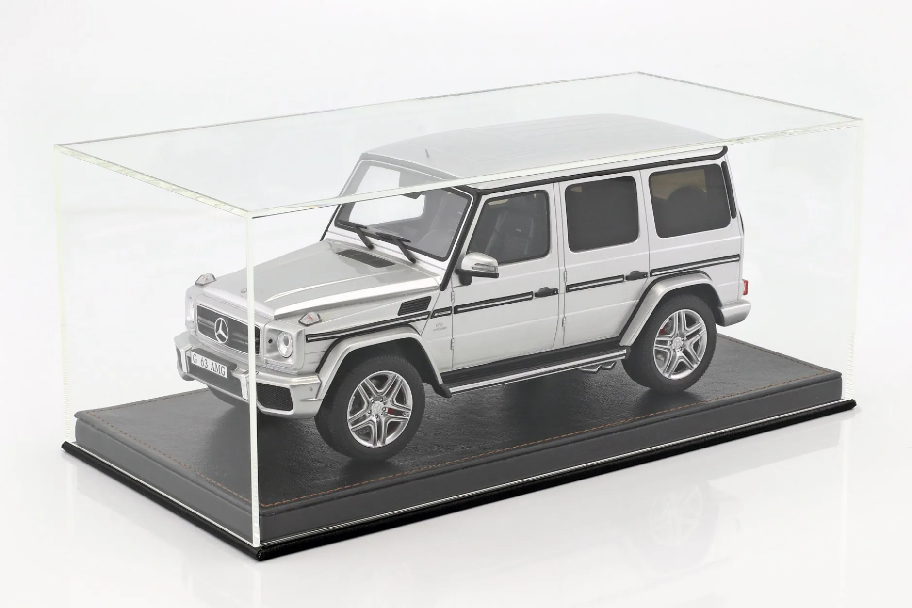 Hochwertige Vitrine mit Bodenplatte aus Leder für Modellautos im Maßstab 1:18 schwarz SAFE