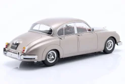 Jaguar MK II 3.8 LHD Baujahr 1959 perlsilber 1:18 KK-Scale