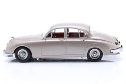 Jaguar MK II 3.8 RHD Baujahr 1959 perlsilber 1:18 KK-Scale