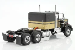Kenworth W900 Sattelzugmaschine schwarz / gold 1:18 Road Kings