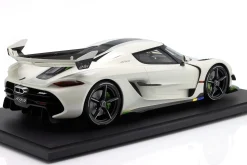 Koenigsegg Jesko Baujahr 2019 perlweiß 1:8 GT-Spirit