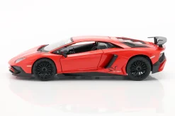 Lamborghini Aventador LP 750-4 SV rot 1:24 Bburago