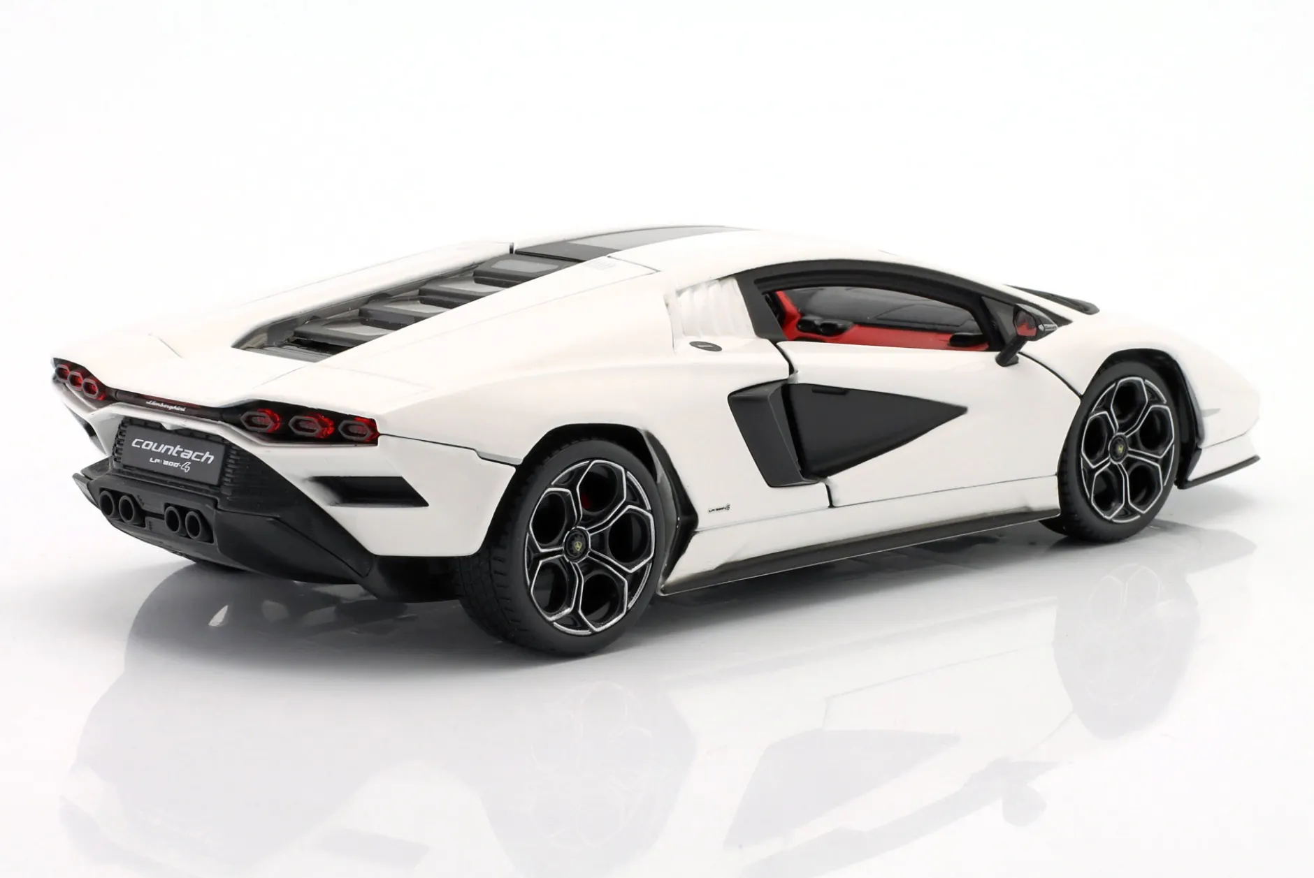 Lamborghini Countach LPI 800-4 Baujahr 2022 weiß 1:24 Bburago