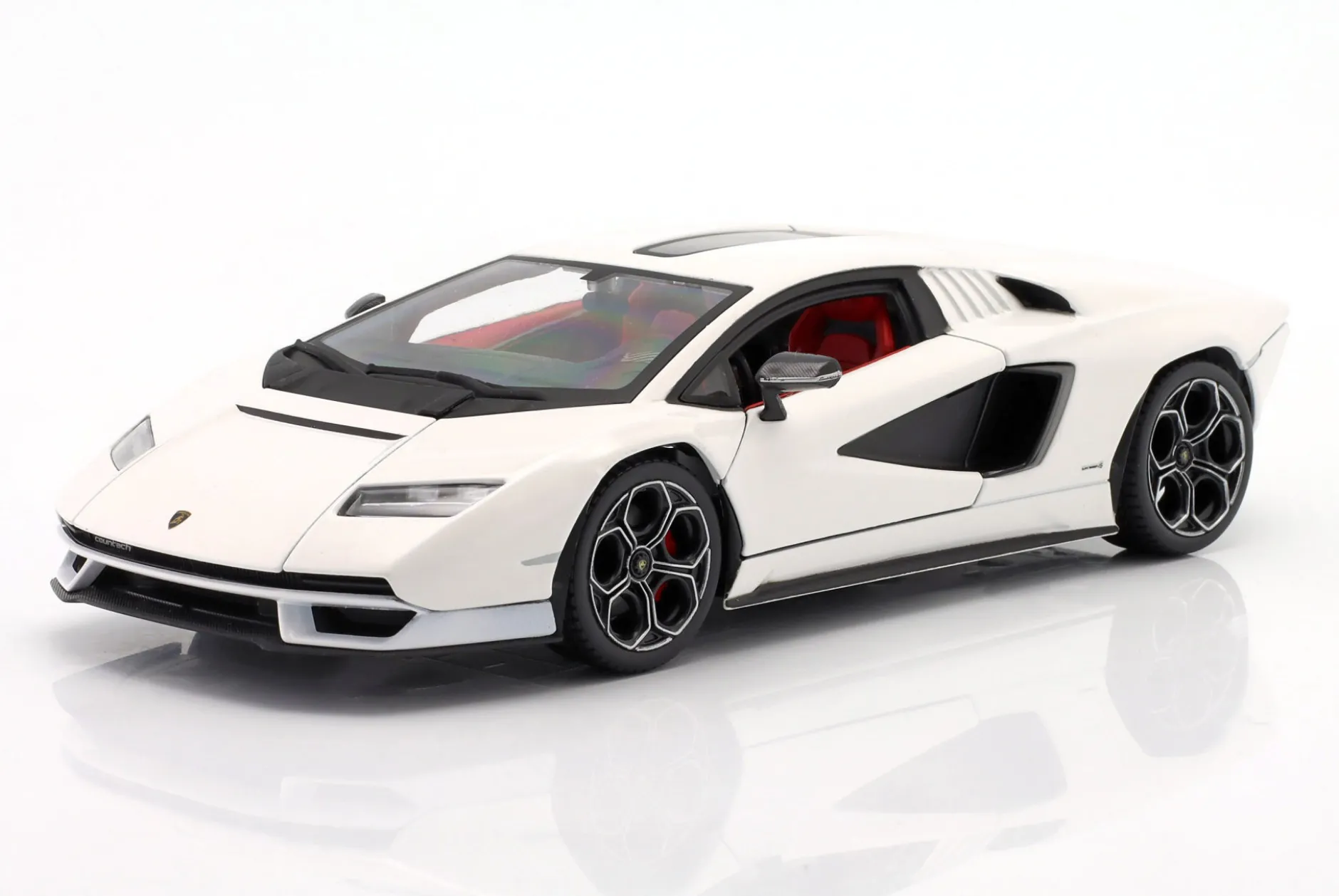 Lamborghini Countach LPI 800-4 Baujahr 2022 weiß 1:24 Bburago