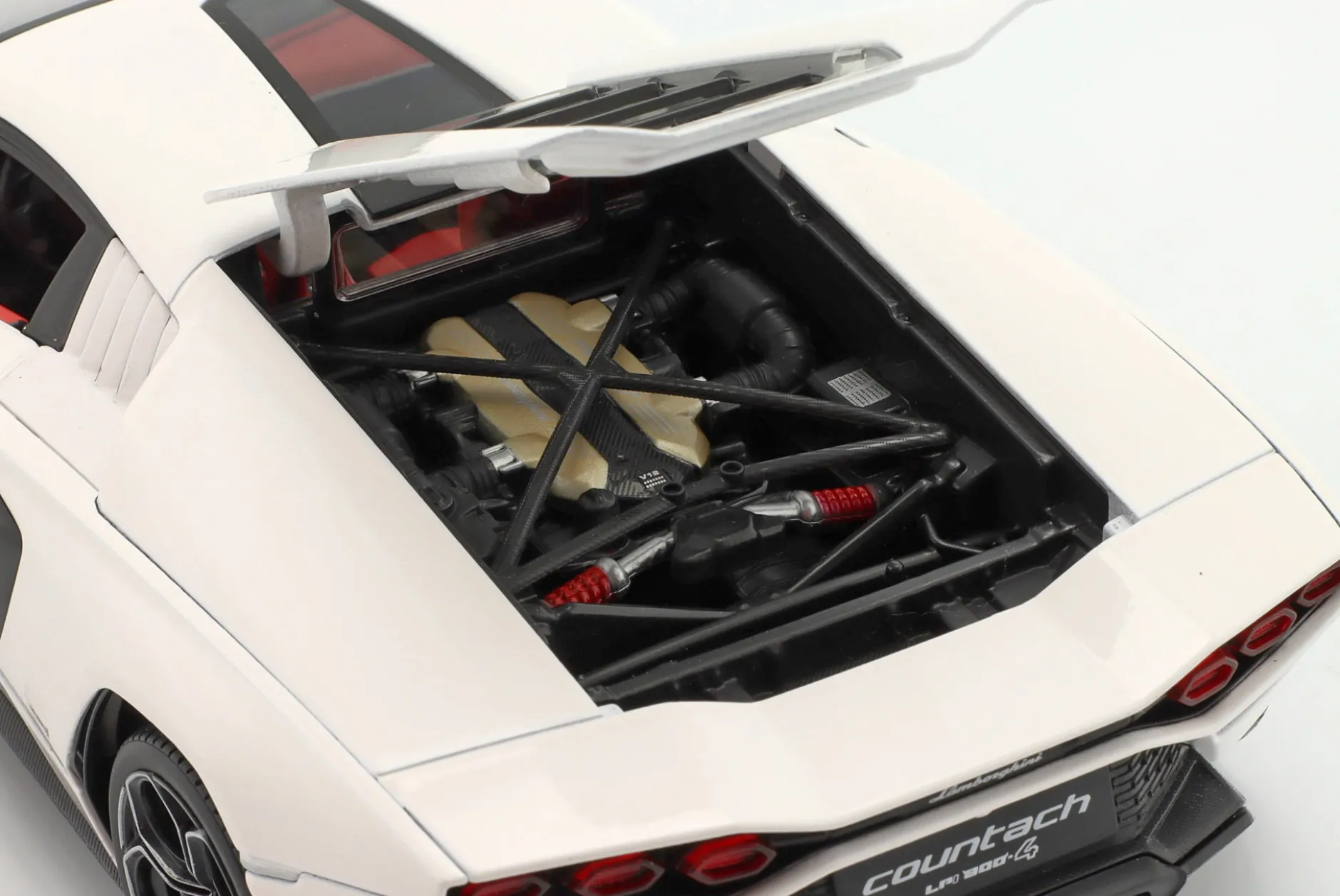 Lamborghini Countach LPI 800-4 Baujahr 2022 weiß 1:18 Maisto