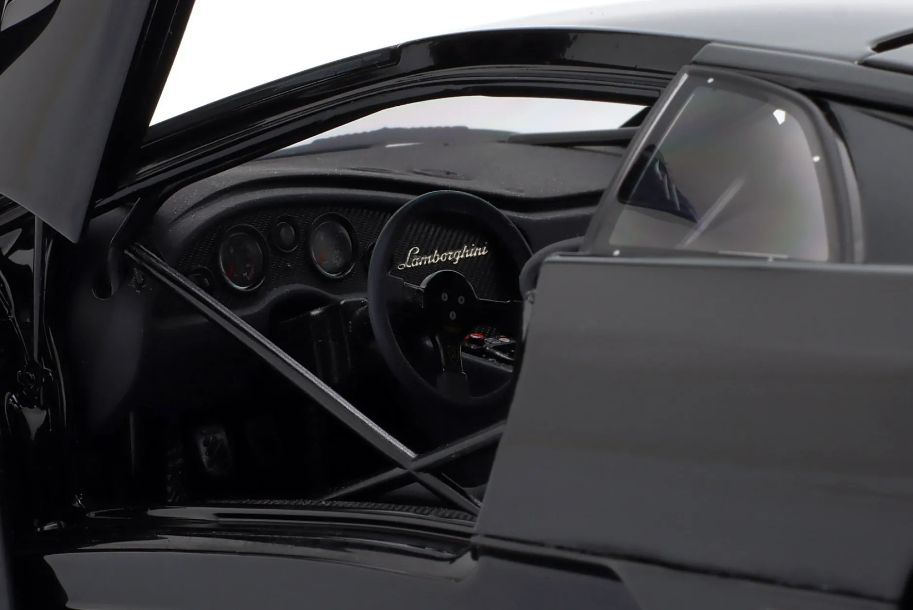 Lamborghini Diablo GTR Baujahr 1999 schwarz 1:18 AUTOart