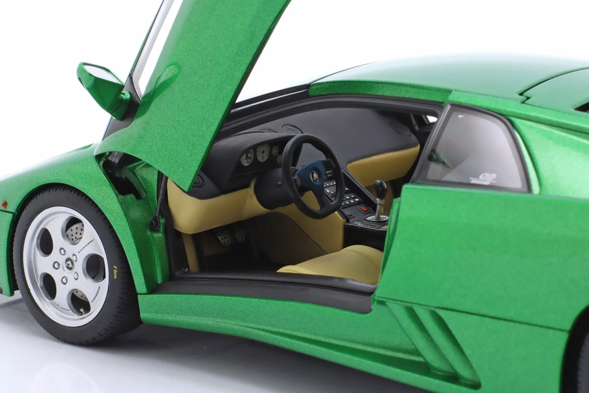 Lamborghini Diablo SE30 Anniversary Edition grün metallic 1:18 AUTOart