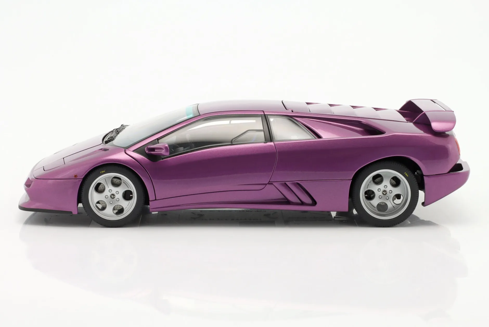 Lamborghini Diablo SE30 Baujahr 1993 violett metallic 1:18 AUTOart