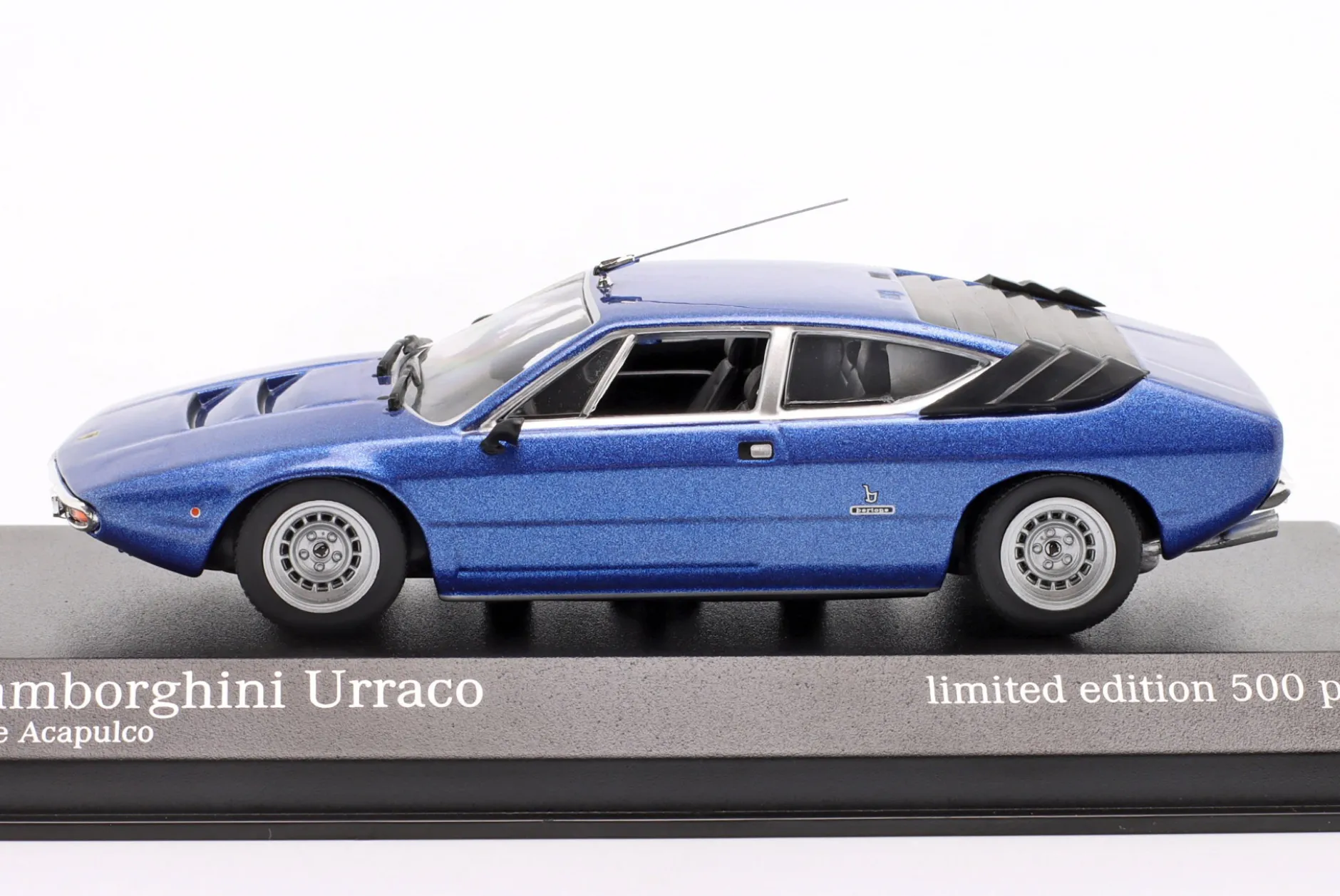 Lamborghini Urraco Baujahr 1974 blau metallic 1:43 Minichamps