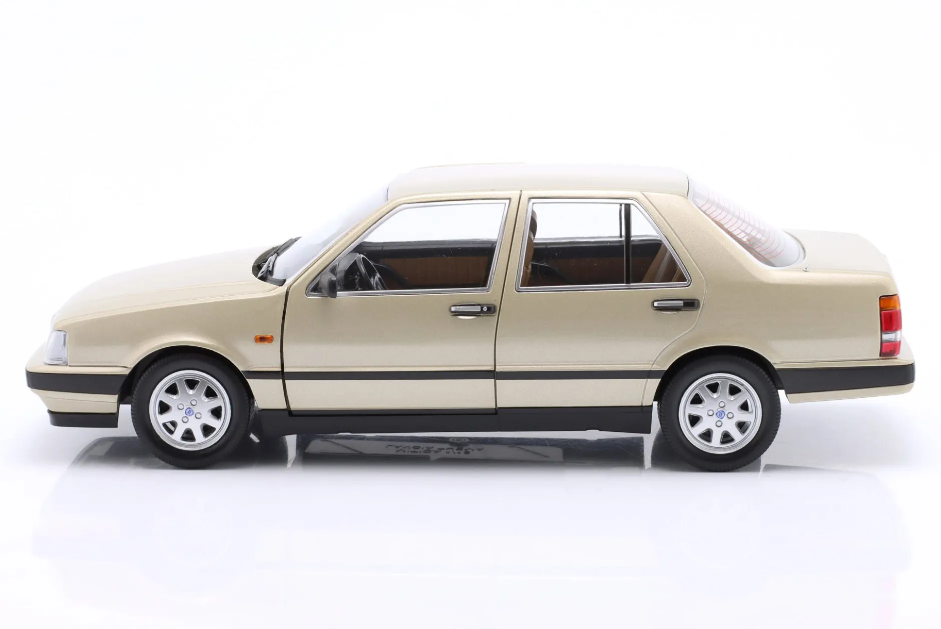 Lancia Thema Turbo i.e. 1S Baujahr 1984 platin metallic 1:18 MITICA