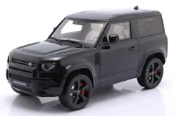 Land Rover Defender 90 P400 Baujahr 2021 schwarz GT-Spirit