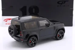 Land Rover Defender 90 P400 Baujahr 2021 schwarz GT-Spirit