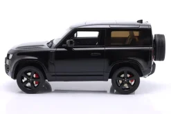 Land Rover Defender 90 P400 Baujahr 2021 schwarz GT-Spirit