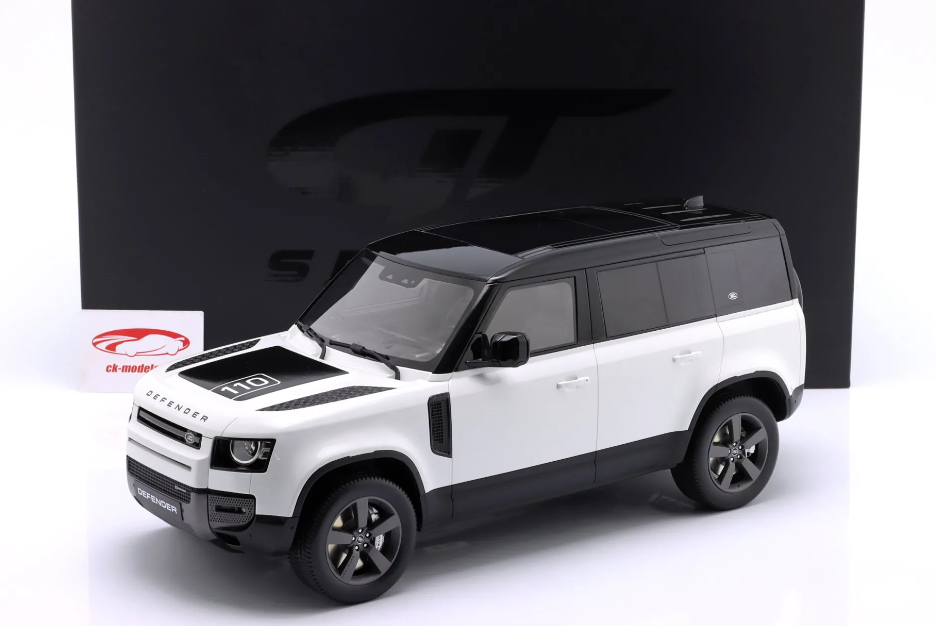 Land Rover Defender 110 P400X Baujahr 2021 weiß 1:12 GT-Spirit