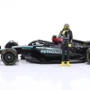 Lewis Hamilton Mercedes-AMG F1 W15 #44 Formel 1 2024 mit Figur 1:24 Bburago