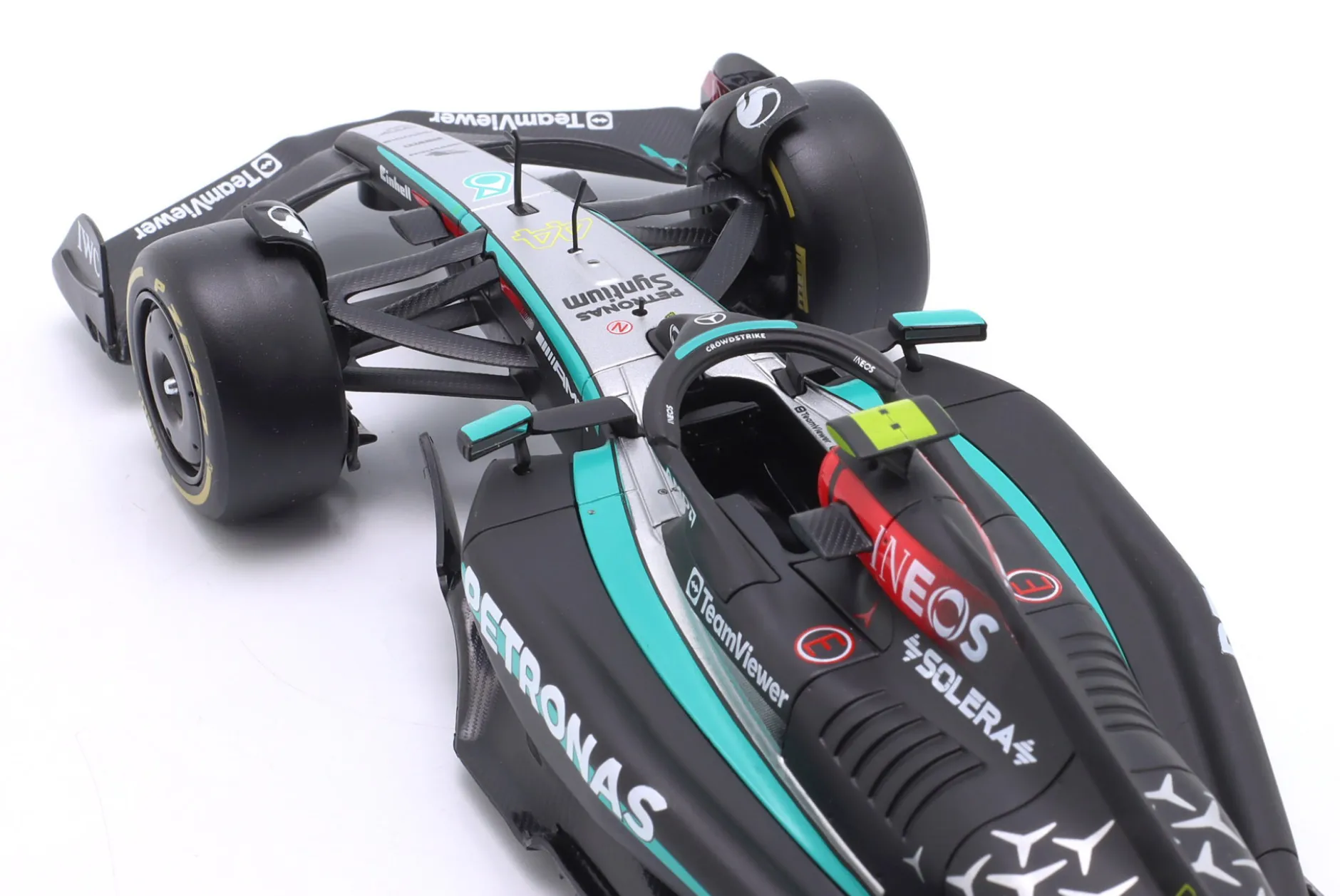 Lewis Hamilton Mercedes-AMG F1 W15 #44 Formel 1 2024 mit Figur 1:24 Bburago