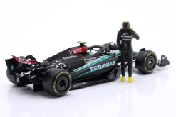 Lewis Hamilton Mercedes-AMG F1 W15 #44 Formel 1 2024 mit Figur 1:24 Bburago