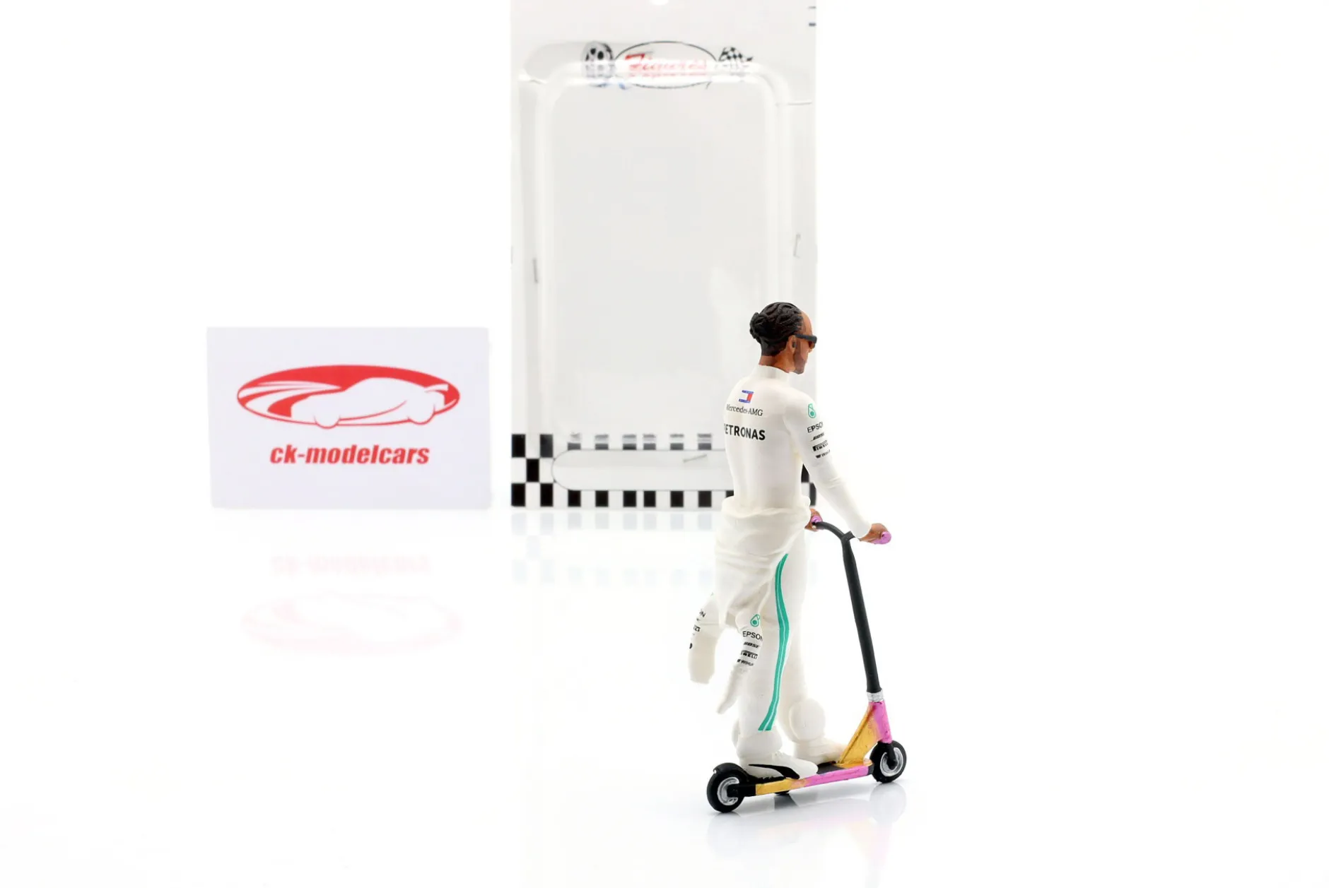 Lewis Hamilton Mercedes W07 Skate Scooter Figur 2016 Formel 1 1:18 Cartrix