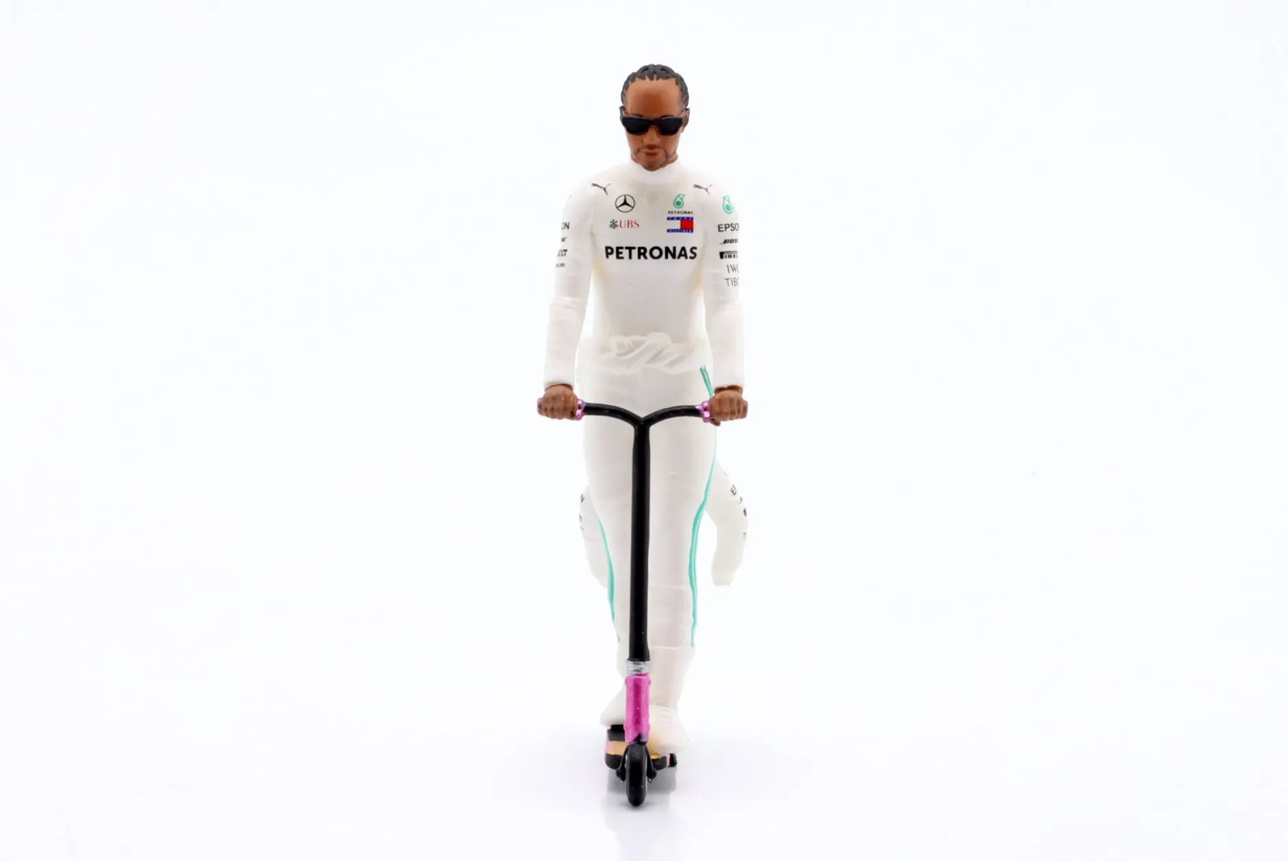 Lewis Hamilton Mercedes W07 Skate Scooter Figur 2016 Formel 1 1:18 Cartrix