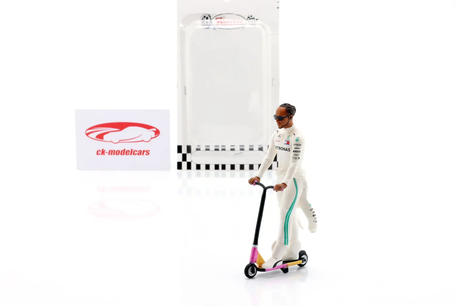Lewis Hamilton Mercedes W07 Skate Scooter Figur 2016 Formel 1 1:18 Cartrix