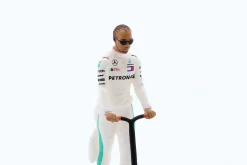 Lewis Hamilton Skate Scooter Figur 1:43 Cartrix