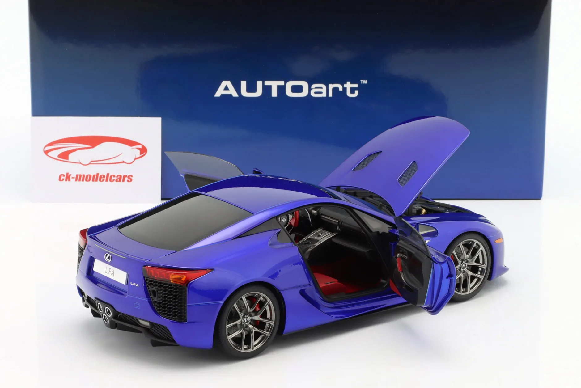 Lexus LFA Baujahr 2010 perlblau 1:18 AUTOart