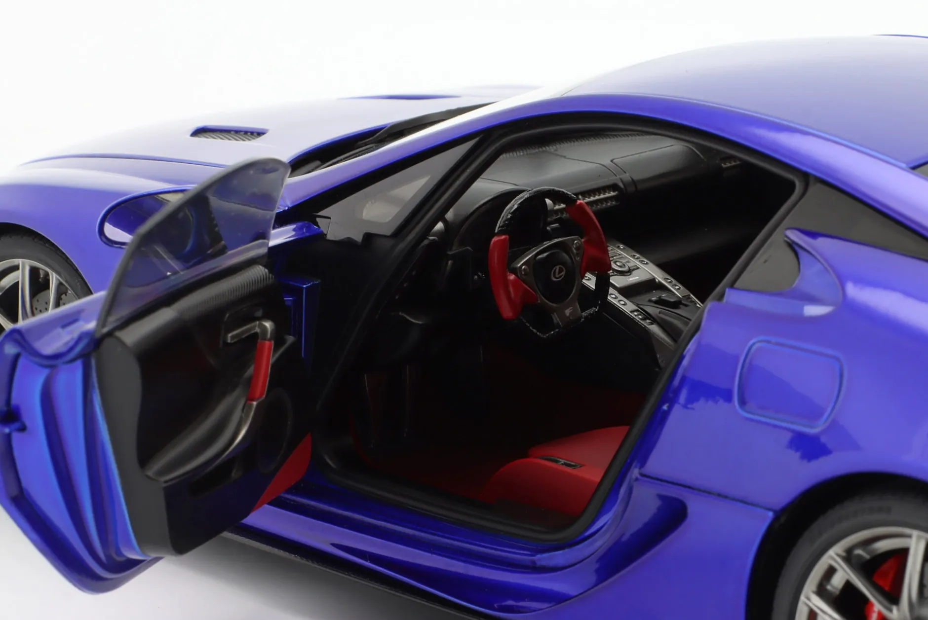 Lexus LFA Baujahr 2010 perlblau 1:18 AUTOart