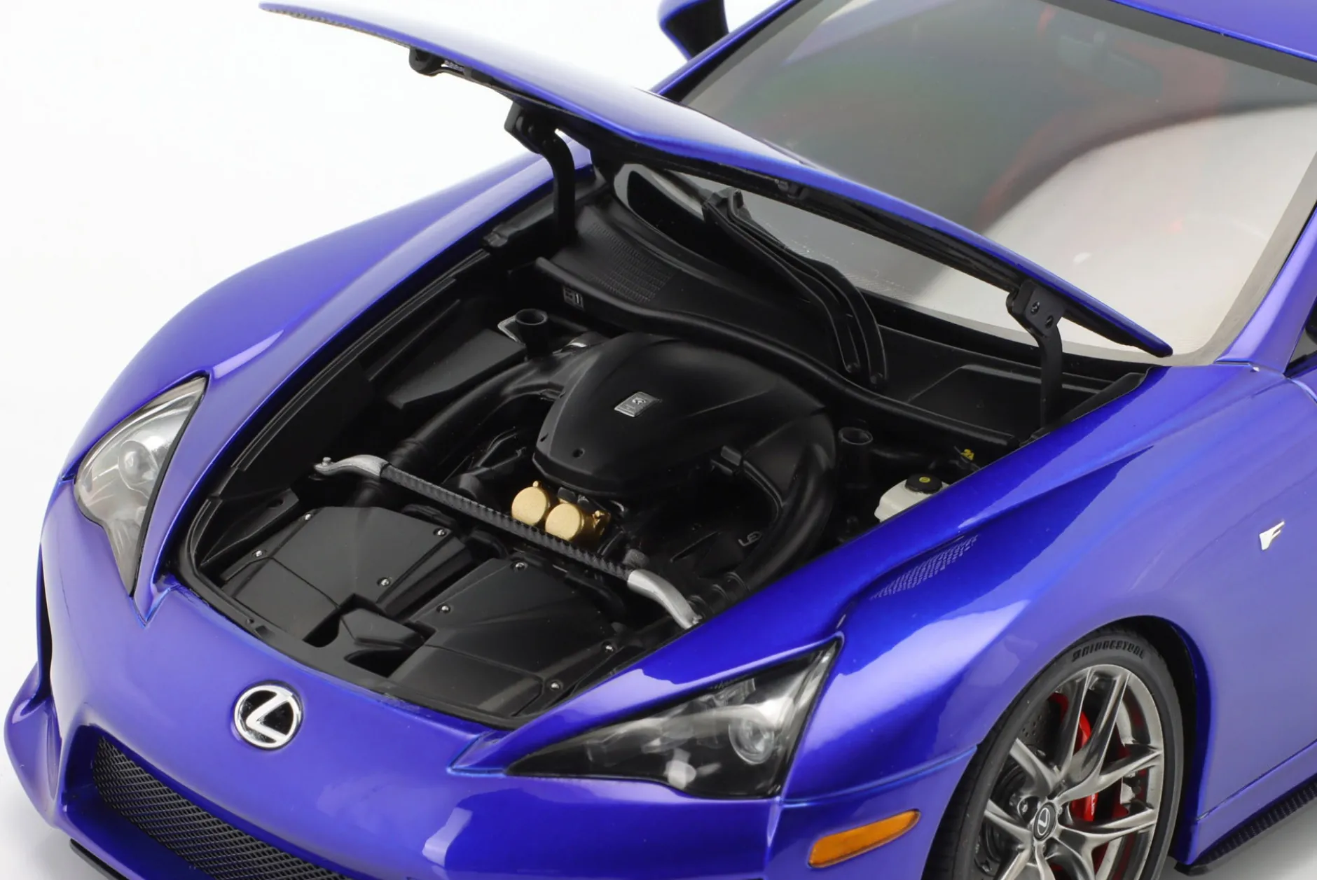 Lexus LFA Baujahr 2010 perlblau 1:18 AUTOart