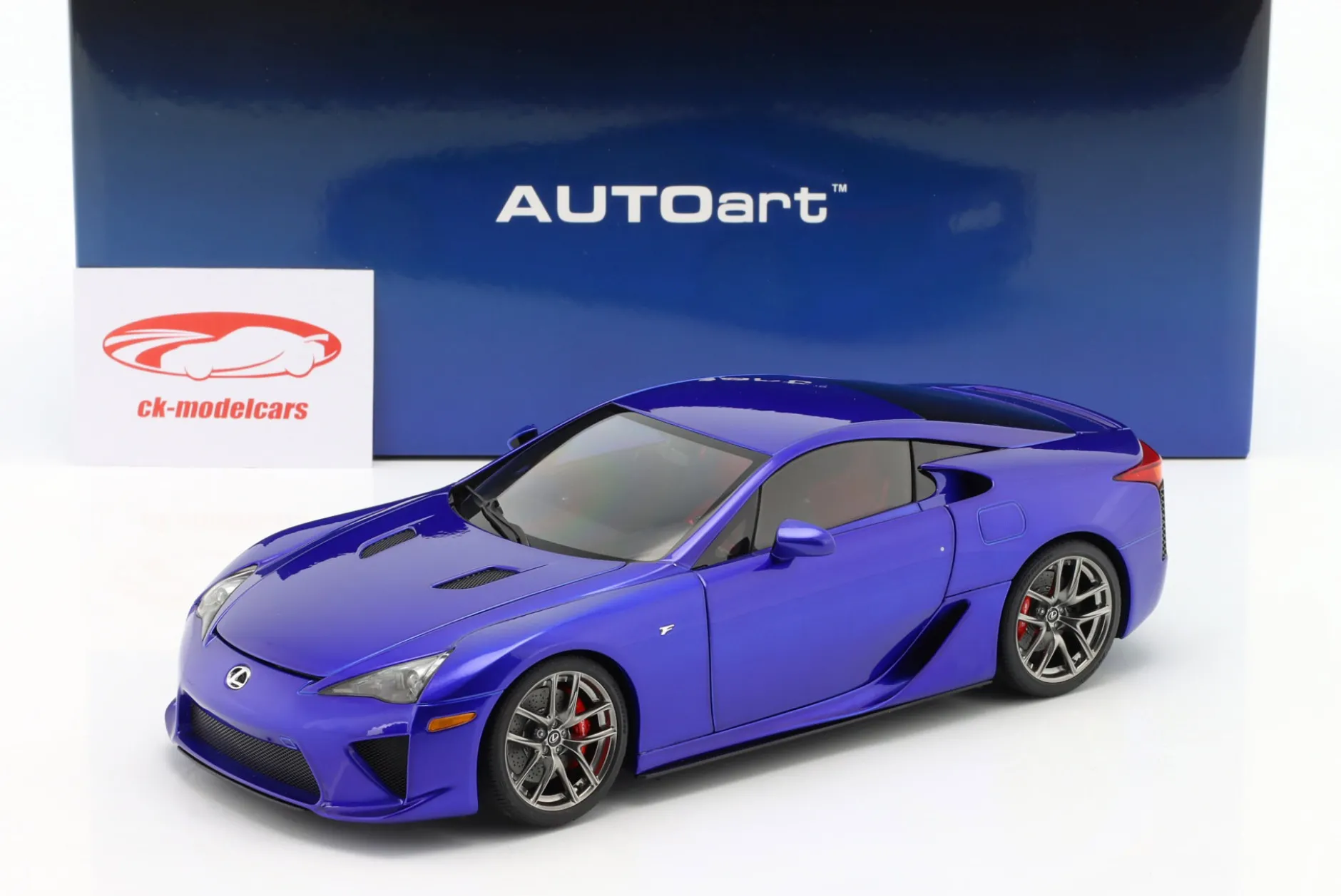 Lexus LFA Baujahr 2010 perlblau 1:18 AUTOart