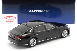 Lexus LS500h Baujahr 2018 schwarz 1:18 AUTOart