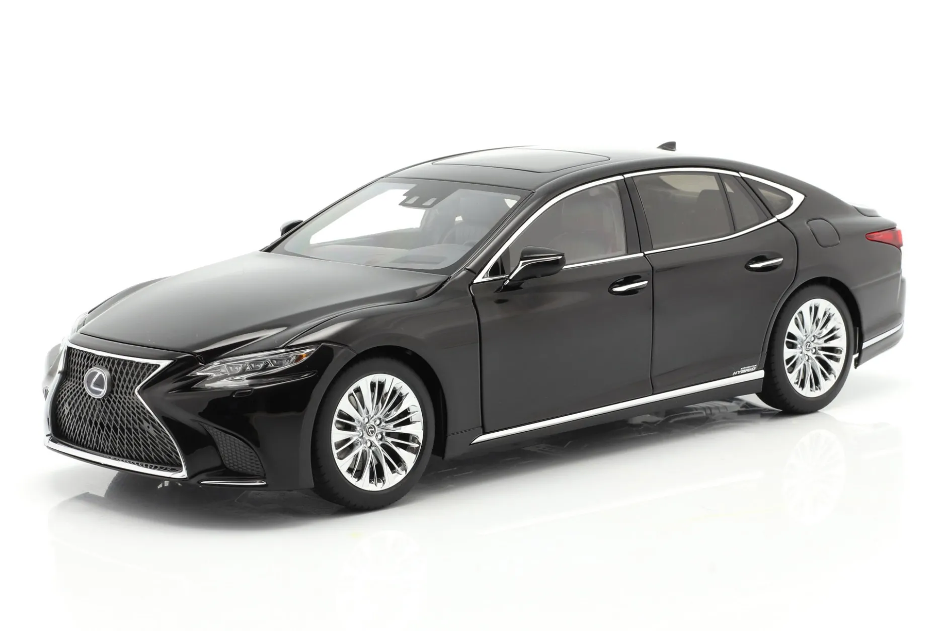 Lexus LS500h Baujahr 2018 schwarz 1:18 AUTOart