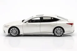 Lexus LS 500h Baujahr 2018 sonic weiß metallic 1:18 AUTOart