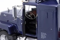 Mack RL 700L Sattelzugmaschine Baujahr 1974 blau metallic 1:18 Road Kings