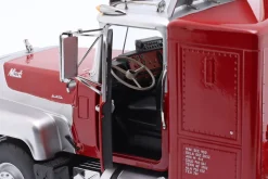 Mack RL 700L Sattelzugmaschine 1974 rot metallic / silber 1:18 Road Kings