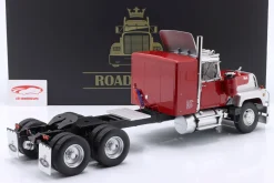 Mack RL 700L Sattelzugmaschine 1974 rot metallic / silber 1:18 Road Kings