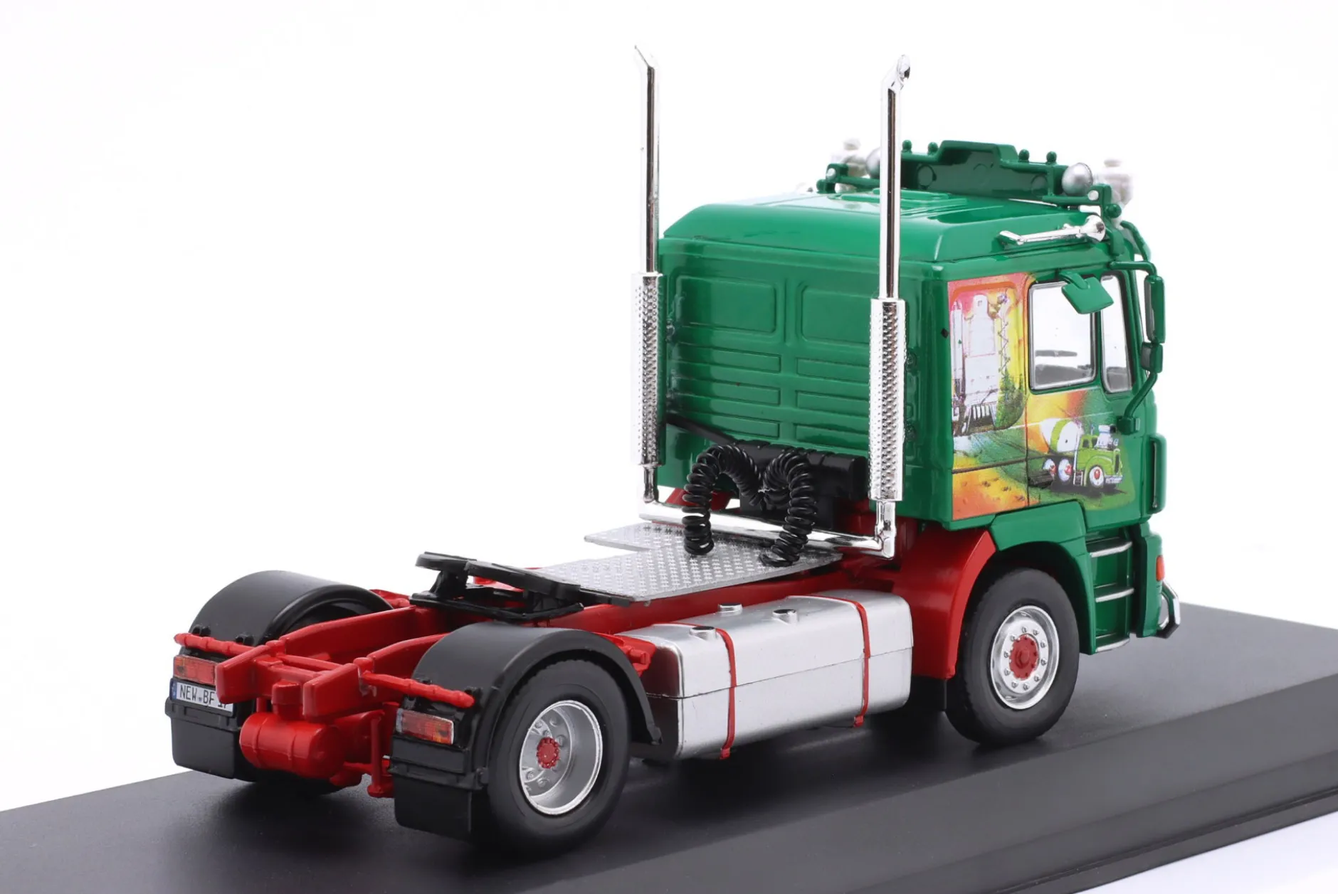 MAN F200 (low cab) Sattelzugmaschine Baujahr 2000 grün / Dekor 1:43 Hachette