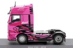 MAN TGX Sattelzugmaschine Woman Trucker 2014 pink 1:43 Hachette