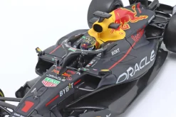 Max Verstappen Red Bull Racing RB19 #1 Formel 1 Weltmeister 2023 1:18 Bburago