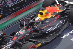 Max Verstappen Red Bull RB18 #1 Sieger Ungarn GP Formel 1 Weltmeister 2022 1:43 Minichamps