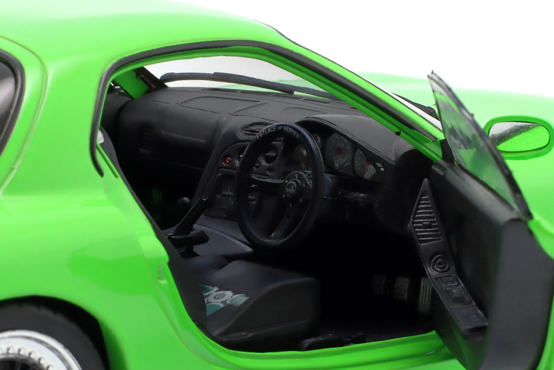 Mazda RX-7 Type RS (FD35) Baujahr 1999 neongrün 1:18 Solido