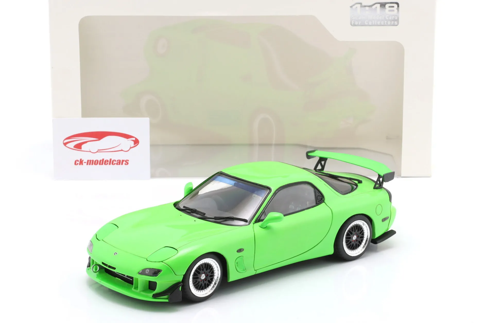 Mazda RX-7 Type RS (FD35) Baujahr 1999 neongrün 1:18 Solido
