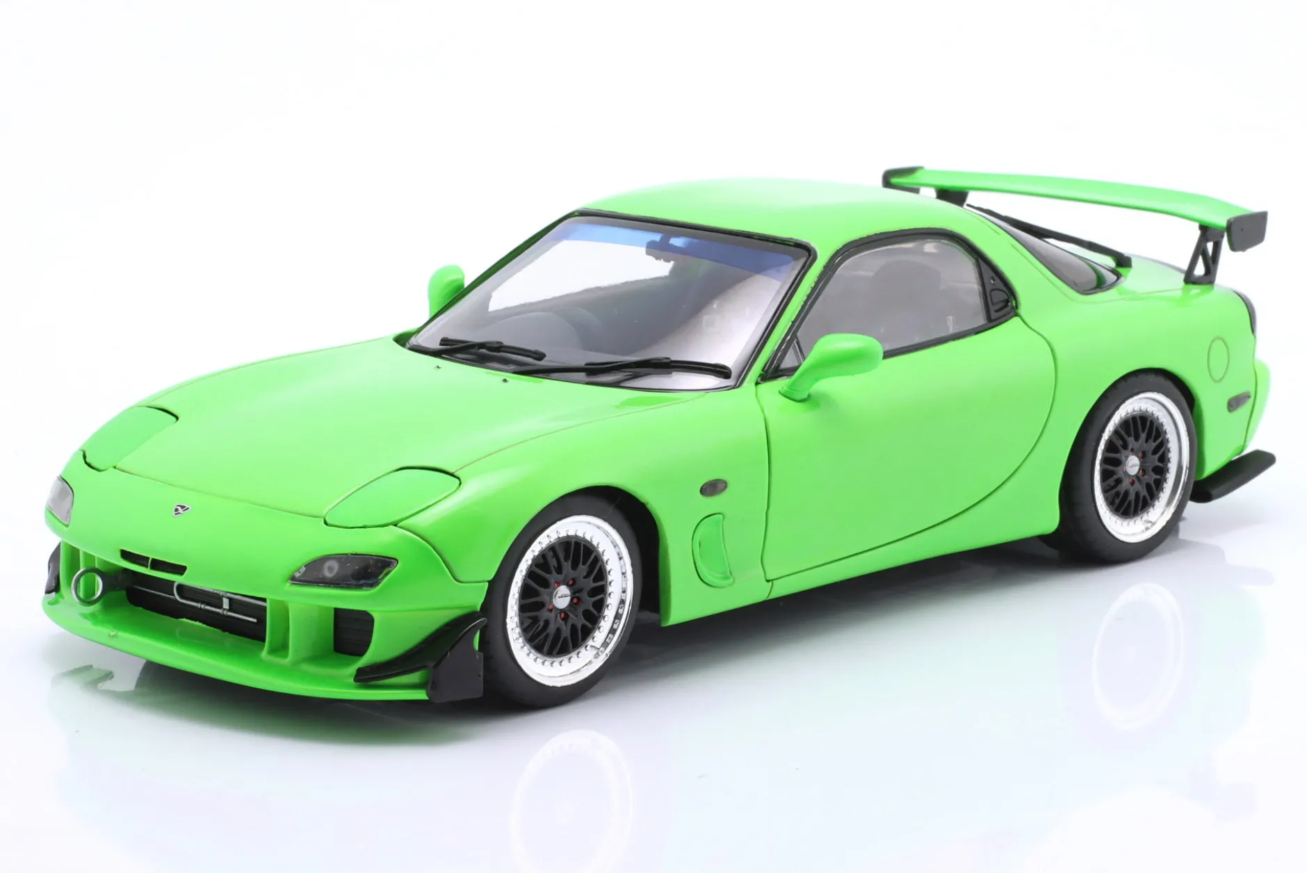 Mazda RX-7 Type RS (FD35) Baujahr 1999 neongrün 1:18 Solido