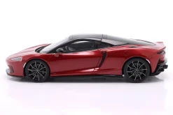 McLaren GTS Baujahr 2023 amaranthrot 1:18 GT-Spirit