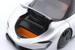 McLaren Speedtail Baujahr 2020 supernova silber 1:18 AUTOart